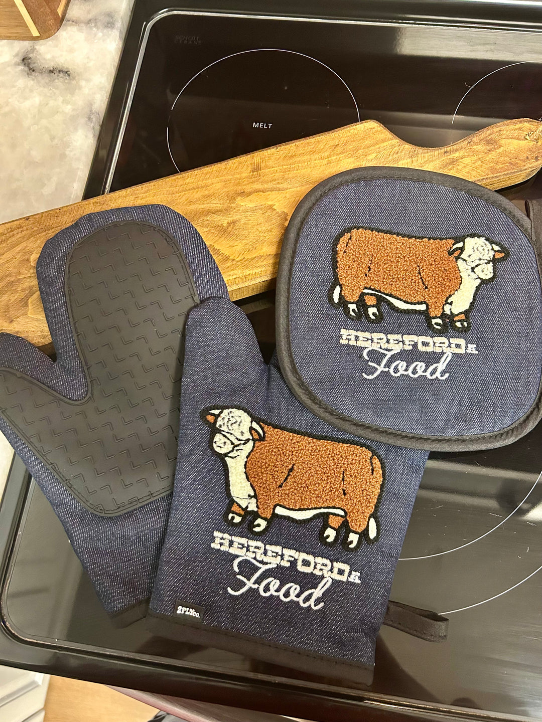 Hot Stuff “Hereforda Food “ Kitchen Mitt & Potholder Set