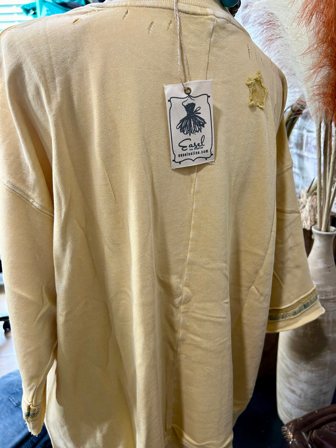 Easel PALE YELLOW RAGGED STAR PATCH TOP